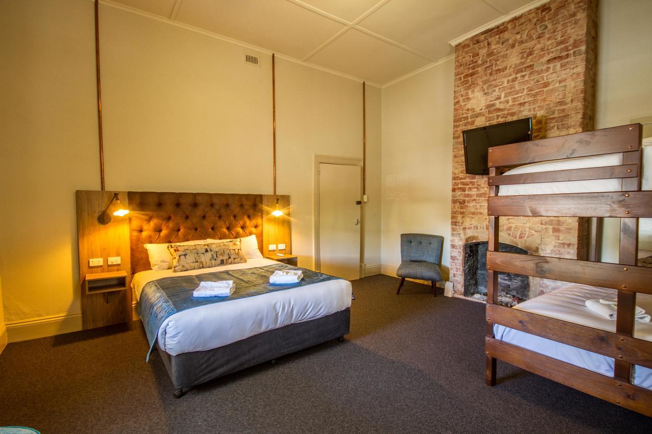 Pretoria Hotel Манъм Екстериор снимка