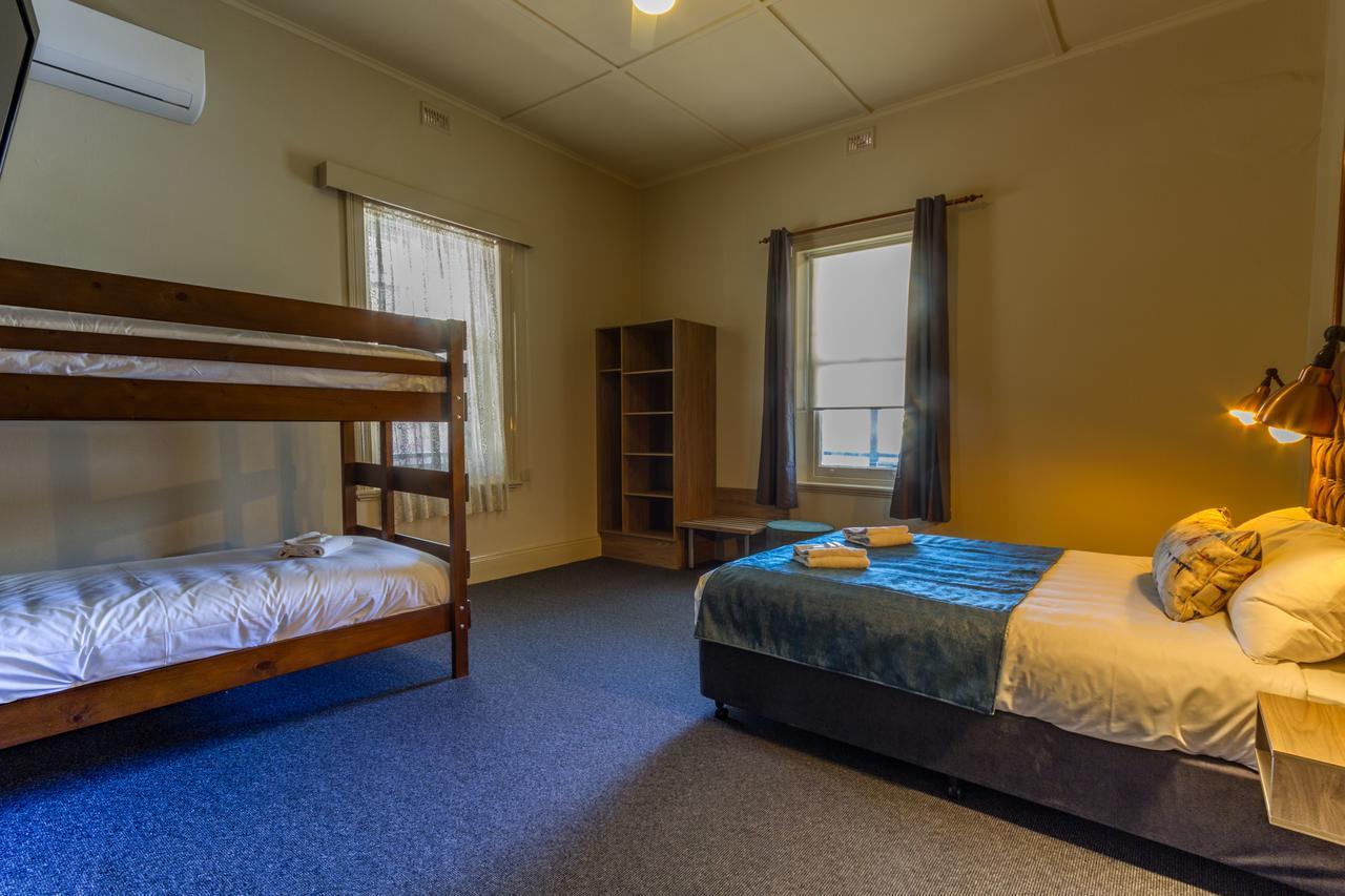 Pretoria Hotel Манъм Екстериор снимка